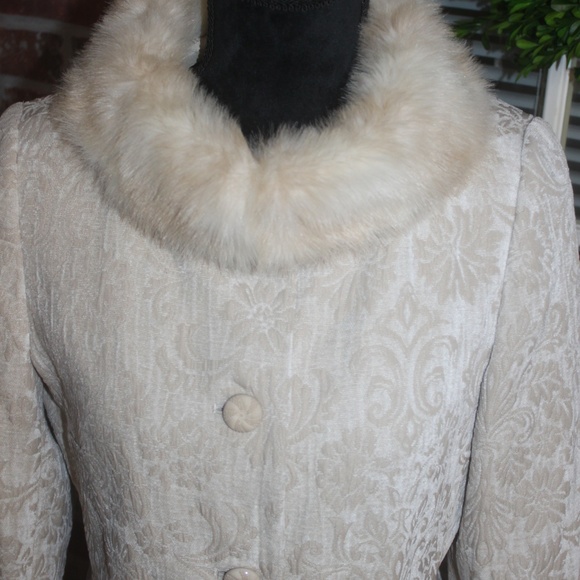 HOST PICK Parisian beige tapestry print fur collar - Picture 2 of 7